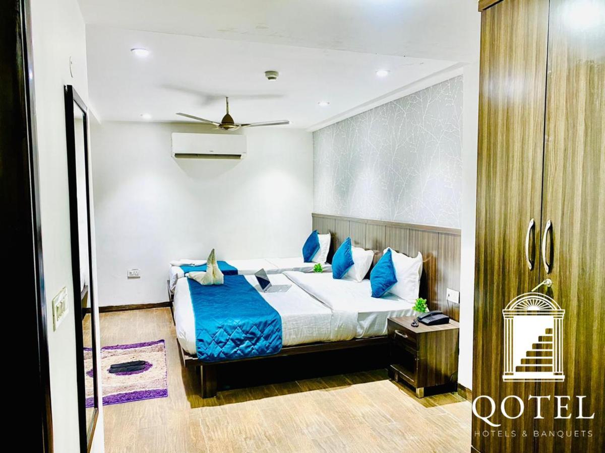 Qotel Hotel Rajouri Garden Above Ritu Marbles, Near Rajouri Garden Metro Station-Couple Friendly 뉴델리 외부 사진