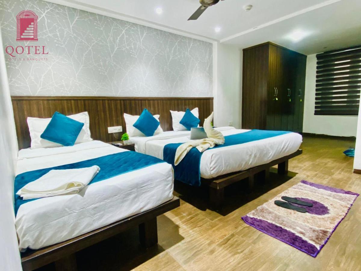 Qotel Hotel Rajouri Garden Above Ritu Marbles, Near Rajouri Garden Metro Station-Couple Friendly 뉴델리 외부 사진
